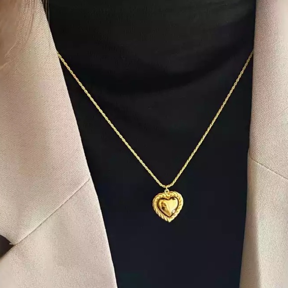 Jewelry - ✨Insta heart 💛 gold plated necklace